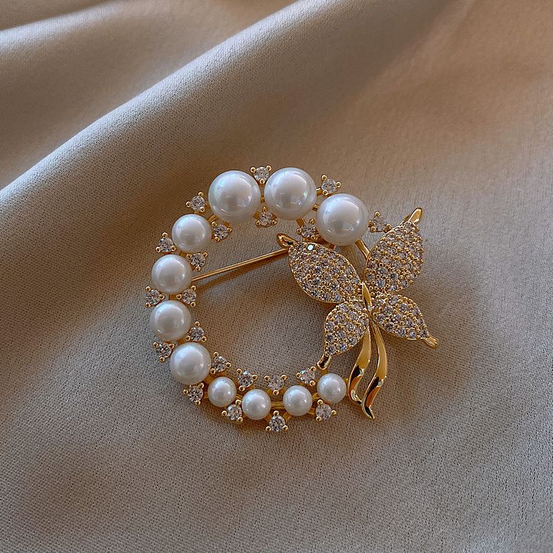 Designer diamante perla Spilla a farfalla stile letterario temperamento personalità della moda accessori di abbigliamento fissi_voghion.com