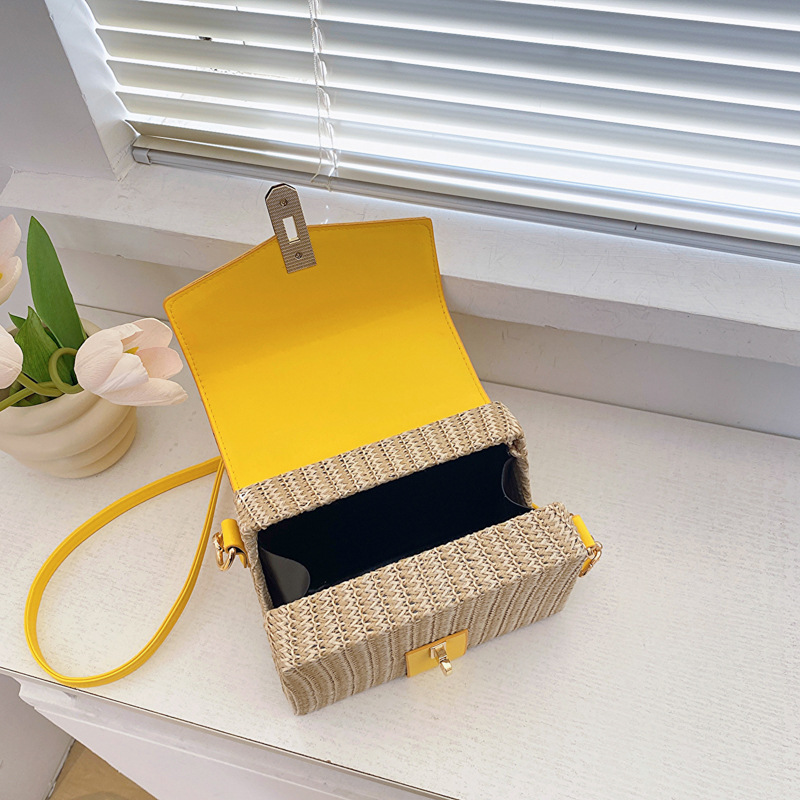 Women's Fashionable Lock Buckle Grass Leisure Handpicked Texture Oblique Cross Beach Woven Single Shoulder Bag_voghion.com
