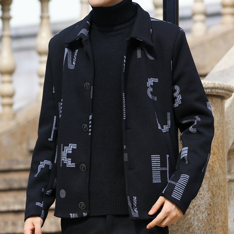 Hochwertige Herrenjacke kurzem Revers, farblich passende Bürojacke mit kariertem Knopf für den Herbst und Winter_voghion.com
