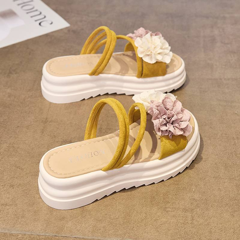 "Breezy Bliss: Summer Sandals For Every Step"_voghion.com