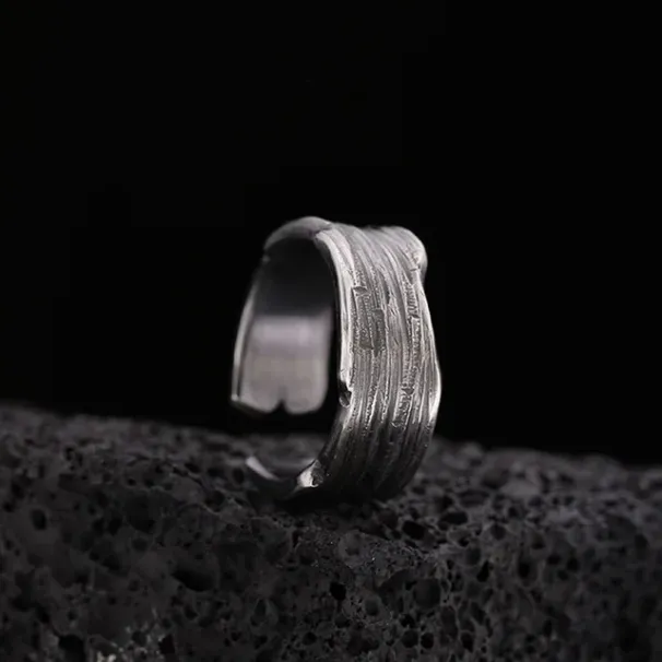Heiße Verkäufe Heiße Verkäufe Vintage Silber Überzogene Unregelmäßige Ringe für Männer Mode Domineering Geknackt Gehämmert Öffnung Ring Einstellbar Schmuck Männlich_voghion.com