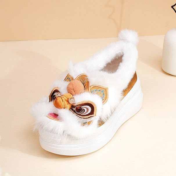 ShoeGlobe Schuhe aus echter Wolle und Baumwolle mit Tigerkopf- und Löwentanzmotiv, dick besohlen, handgefertigt und bestickt, im Ethno-Stil (1913-26)_voghion.com