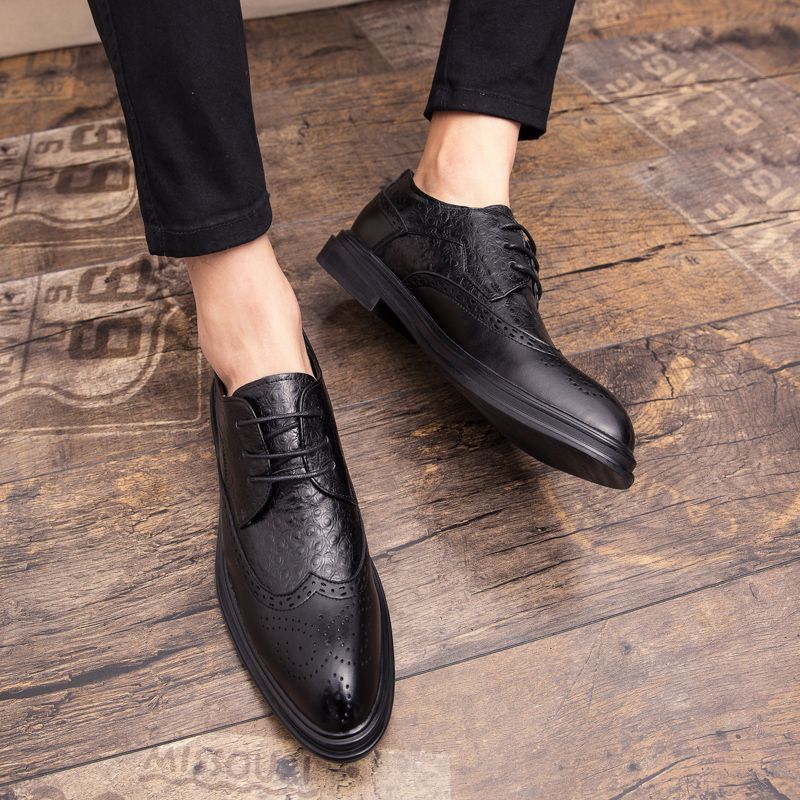 Euro Step Brogue Carved Pointed Lace-Up Leather For Men Spring New Business Formal British Style Office Shoes_voghion.com