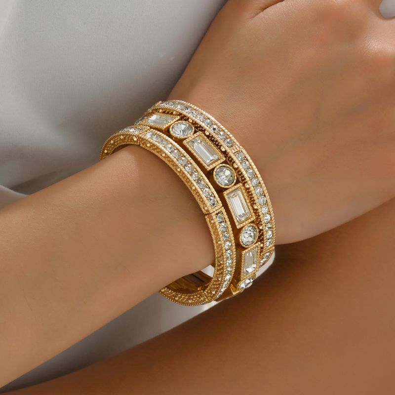 Bracciale Yuanjin con diamanti intarsiati alla moda_voghion.com