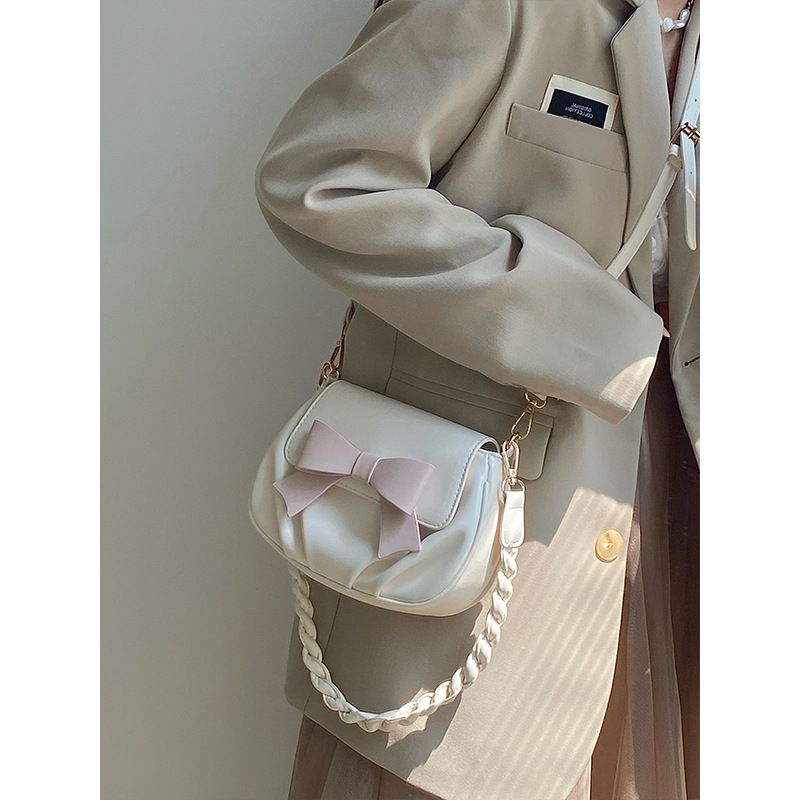 Borsa a tracolla monospalla morbida con nuvola piegata, rotonda, piccola, carina, estiva, fresca, dolce, a farfalla, per donna_voghion.com