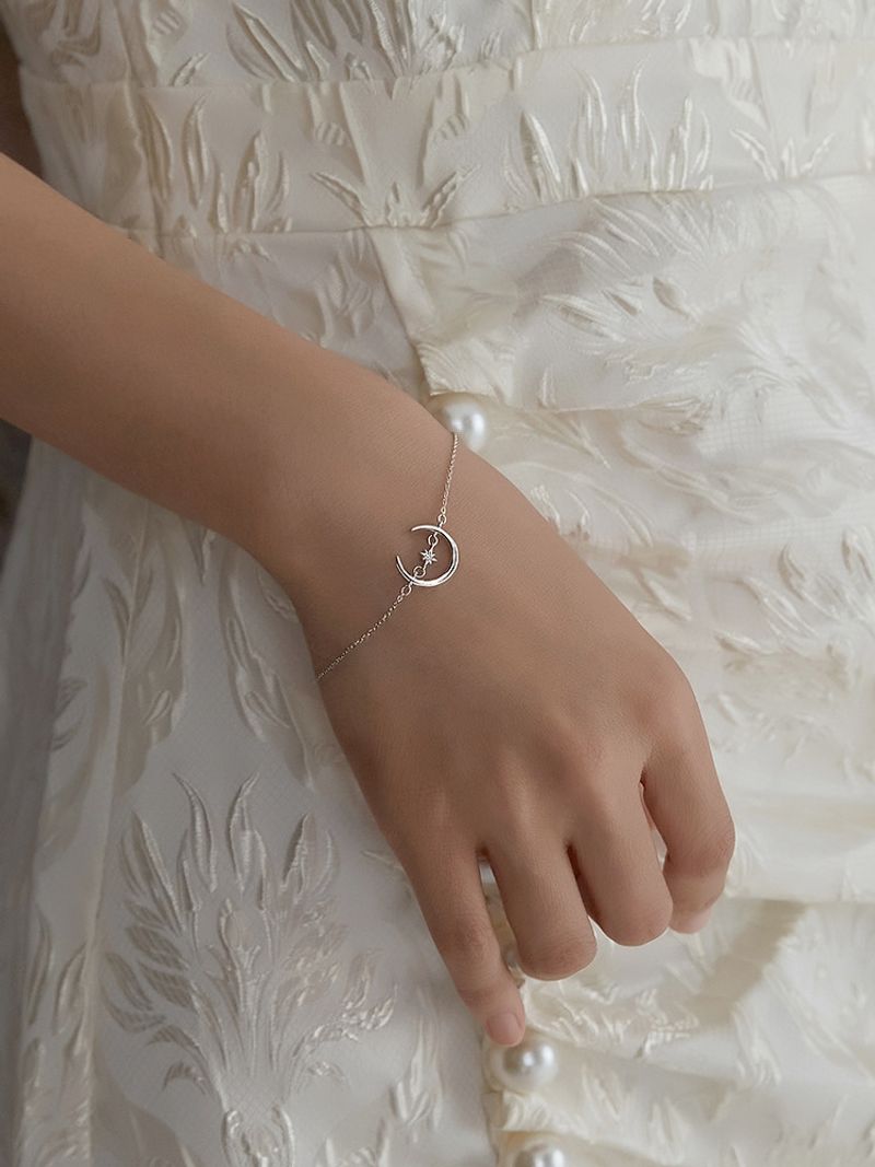 Braccialetto placcato in argento con luna e stella, gioiello da mano, design di nicchia, semplice, leggero, di lusso, regalo per fidanzata._voghion.com