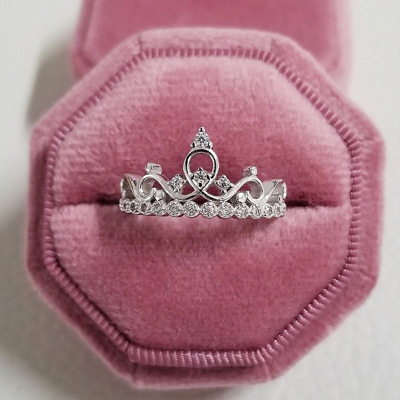 Anello creativo di lusso per donna, design semplice e alla moda con corona R1533_voghion.com