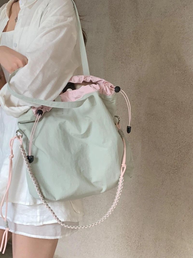 Nuovo secchiello a tracolla casual di grande capacità giapponese e coreano di nicchia in nylon impermeabile_voghion.com