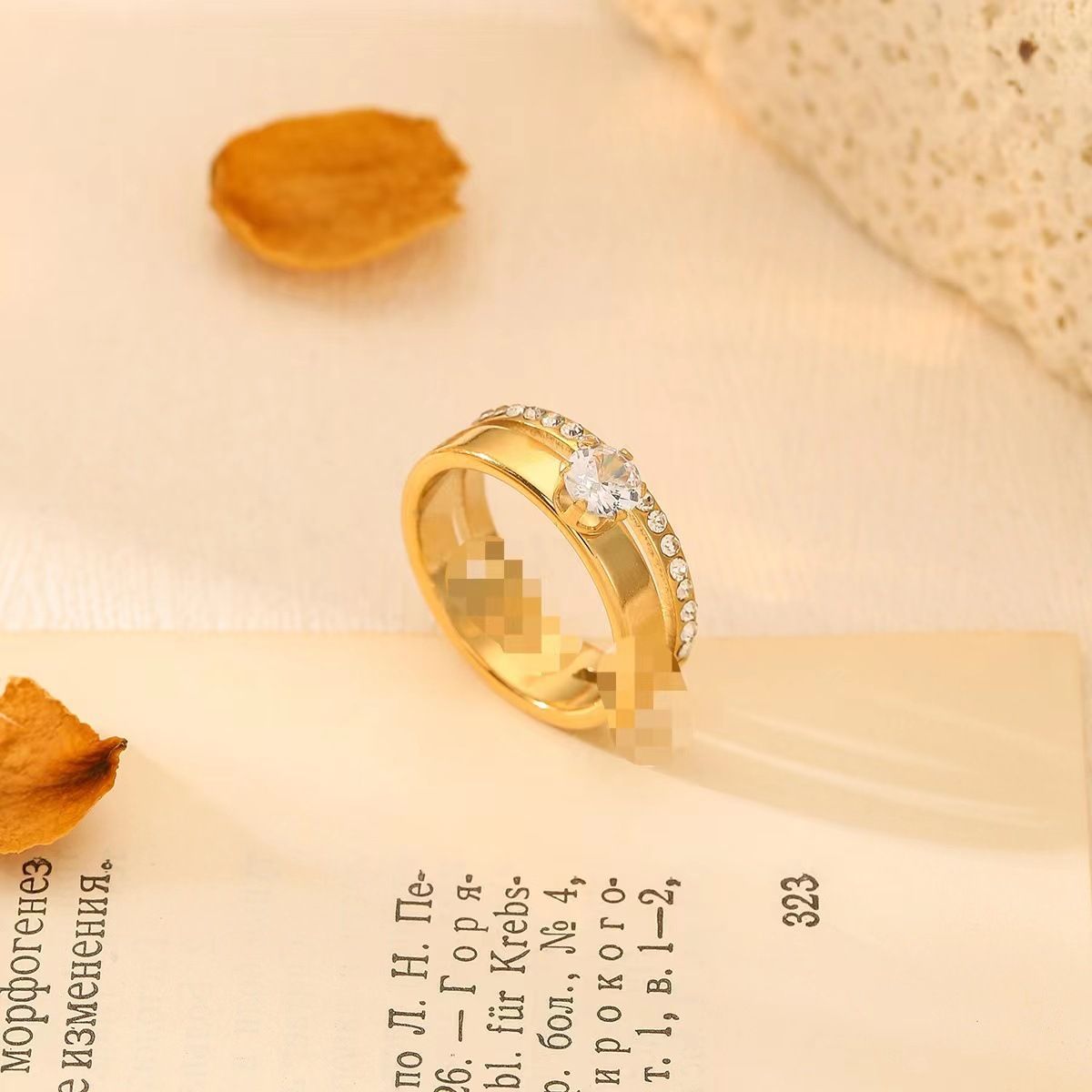 Fashion Light Luxury Style Simple Elegant Versatile Diamond-Studded For Women High-End Titanium Steel Non-Fading Ring_voghion.com