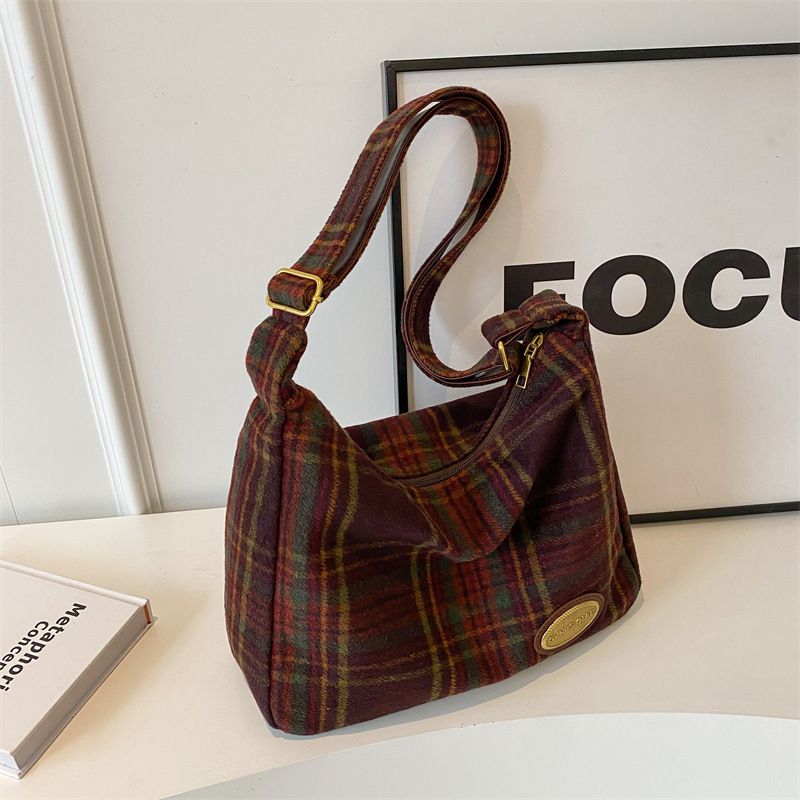 Nuova borsa a tracolla in stile americano per donna, borsa a tracolla in lana scozzese autunnale e invernale, zaino per ragazze alla moda di nicchia_voghion.com
