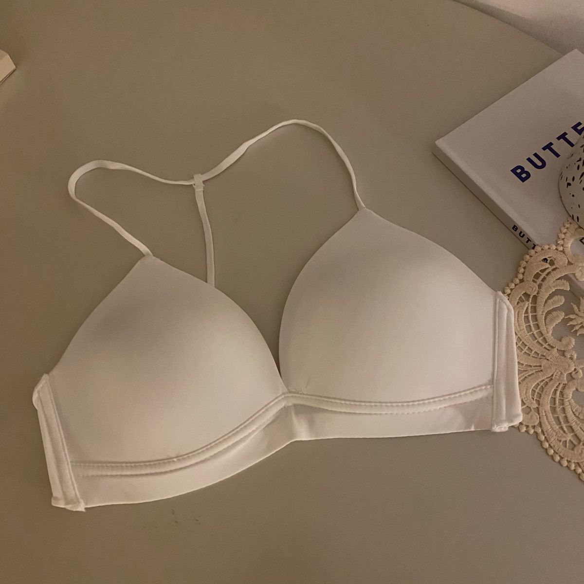 Ilu seljaga halterneck-kaelusega ühe rihmaga reguleeritav sisemine välisriietuse rinnahoidja_voghion.com