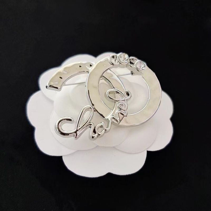 Héich Qualitéit glänzend Duebelbréiwer Brosche, kleng parfüméierter Feng Shui Diamant Bréif Sécherheet einfach a fashionabel Jackett_voghion.com