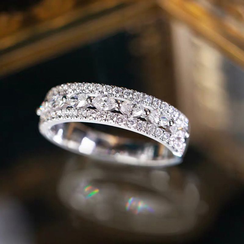 Cao Shi's niche design style fashionable temperament copper plated platinum half circle full diamond horse eye zircon_voghion.com