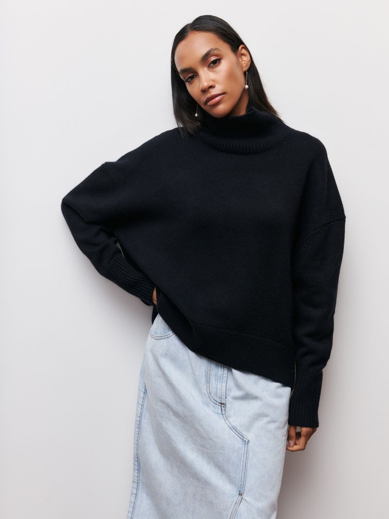 Maglione dolcevita tinta unita autunno e inverno da donna_voghion.com