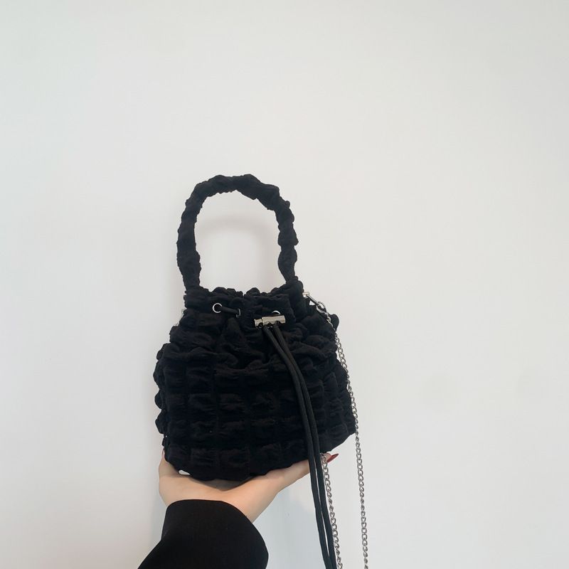 Borsa a mano con arricciature alla moda 2024, nuova borsa a secchiello con tracolla a catena versatile per donna_voghion.com