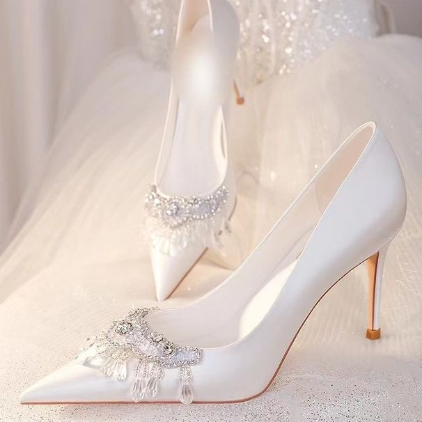 Scarpe da sposa francesi nuove 2025 con cristalli bianchi da donna Duanxiu e abito da sposa sottile non stanco con tacchi alti_voghion.com