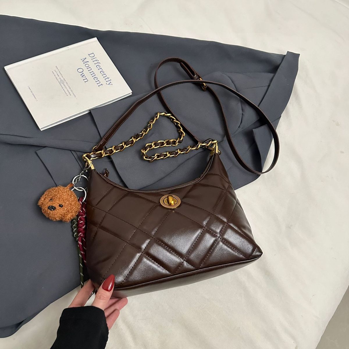 Trendy and stylish diamond grid embroidered thread pillow 2024 crossbody trendy single shoulder armpit bag_voghion.com