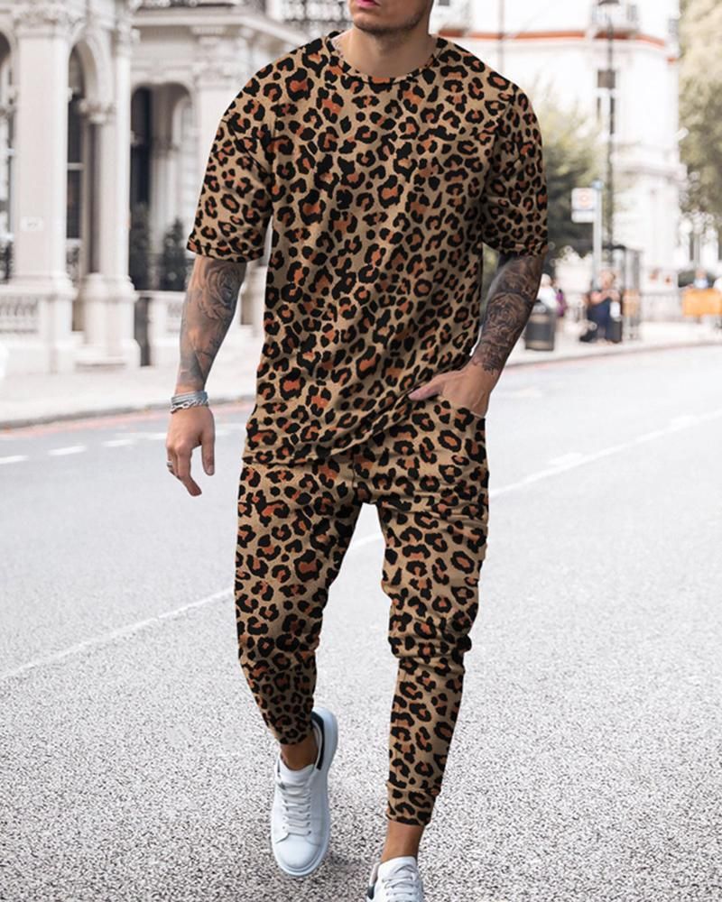 Teenage and guys young men Retro Series 3D Printed Men's T-shirt Sports Suit Casual Large Size Short Sleeve Pants_voghion.com