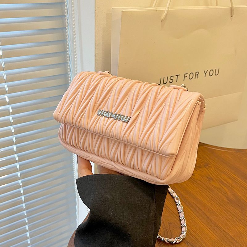 Rhombus Chain Bag Femmes 2023 Nouveau Niche Design Unique Épaule Messenger sac sens haut de gamme style étranger style explosif petit sac carré_voghion.com