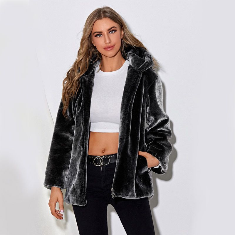 Damenmode-Pelz aus kurzkörnigem Kaschmir-Patchwork in schwarzem Kontrastfell_voghion.com