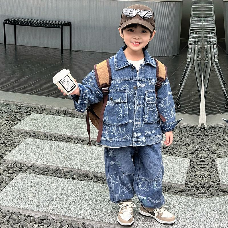 Pojkars vårkostymer 2025 Nya barns coola och snygga baby vår- och höstkostym i koreansk version för pojkar i denim_voghion.com
