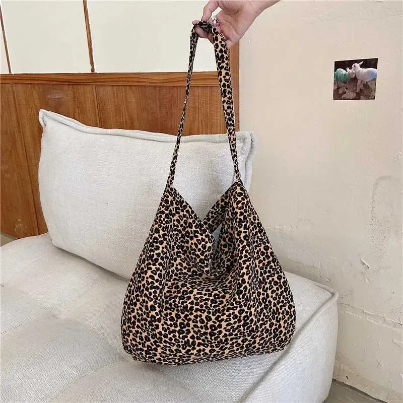 Japanese and Korean Ins modern small leopard print messenger single Shoder canvas bag for Fem students Y241026_voghion.com