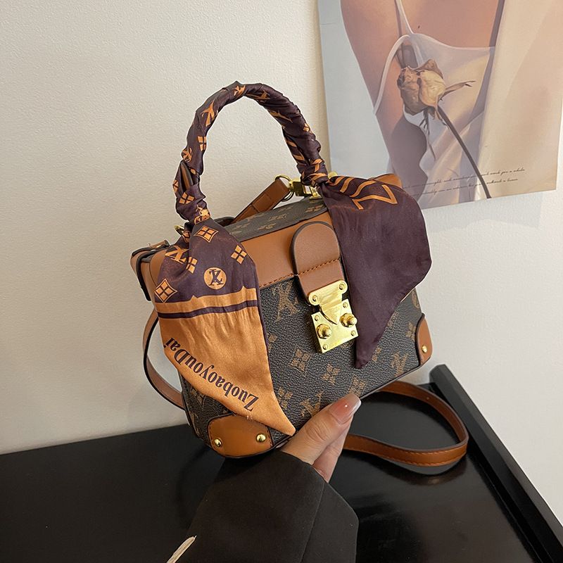 Light Luxury Lock Buckle Small Square Bag Silk Scarf French Bags Letter Texture Styling Handbag_voghion.com