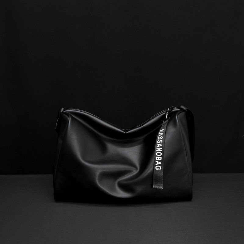 2025 New Large Capacity Texture Fitness Soft Leather Crossbody Bag_voghion.com
