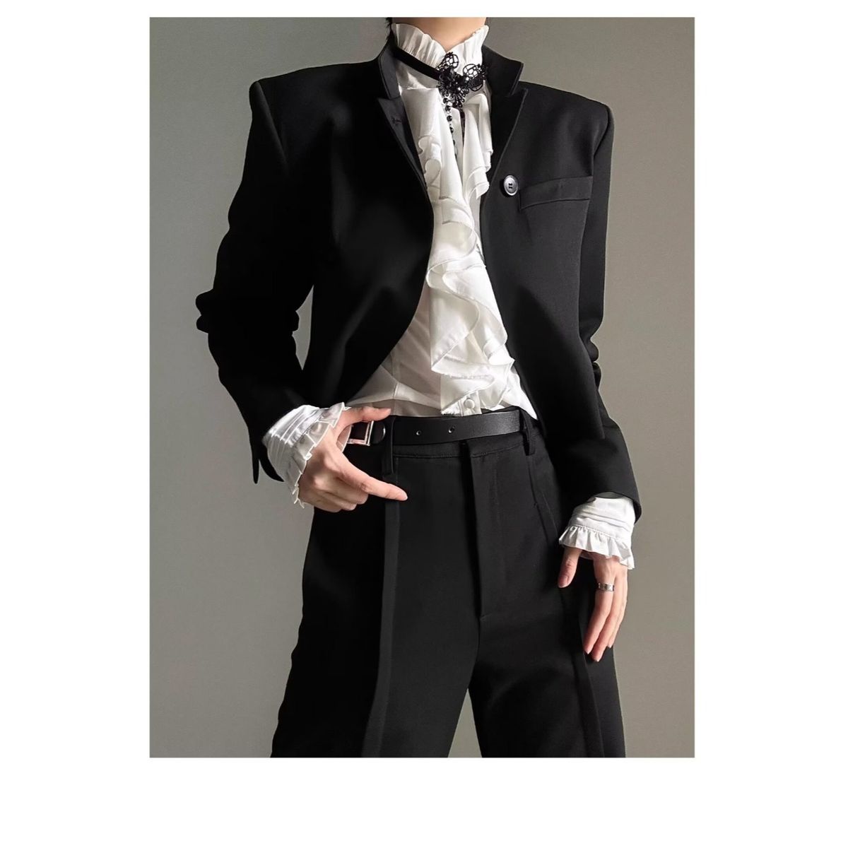 Koreanische Version des modischen, einfachen Freizeitanzugs für Herren, vielseitige, schlanke Nischenjacke für Herren, Designgefühl, faules Temperament, Anzug für Herren_voghion.com