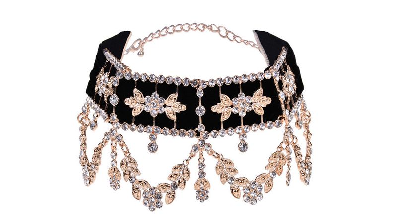 New Flash Diamond Light Luxury Niche French Retro Spice Girl Necklace Design Sense Lock Dance Necklace_voghion.com