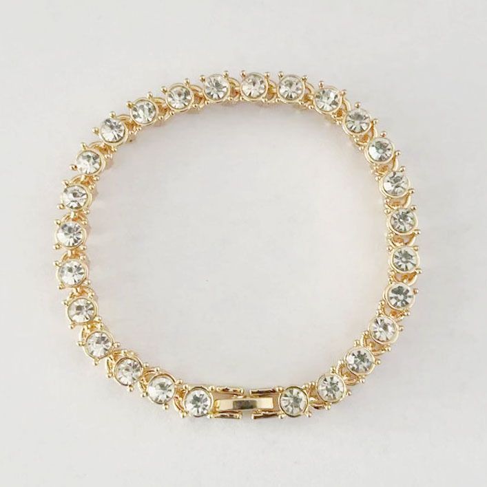 Set di gioielli alla moda e versatili, collana di diamanti, bracciale, orecchini, anello set di quattro pezzi_voghion.com