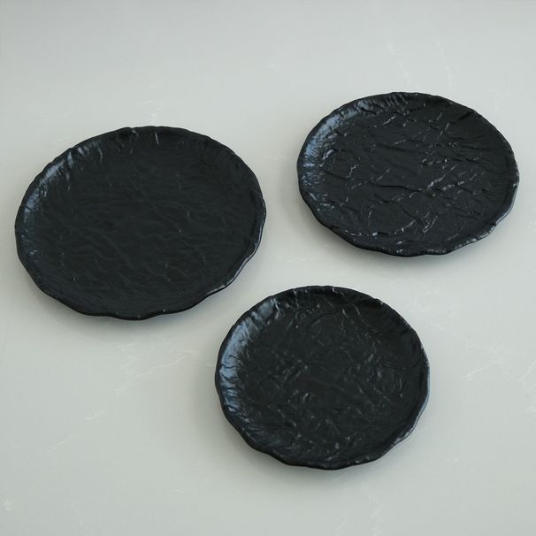 Minimalistisches gewelltes Tablett – Eleganter runder Servierteller aus Eisen für Snacks, Desserts und Heimdekoration (moderner Luxusstil)_voghion.com