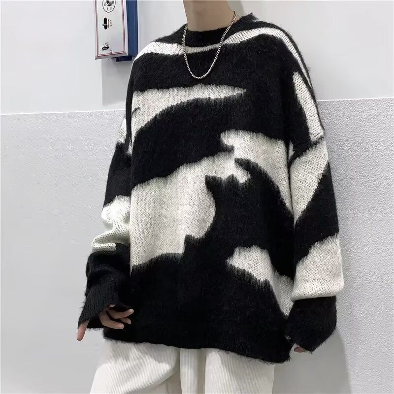 New minimalist sweater for boys in autumn and winter, featuring a niche round neck design and a base layer, paired with a knitted sweater_voghion.com