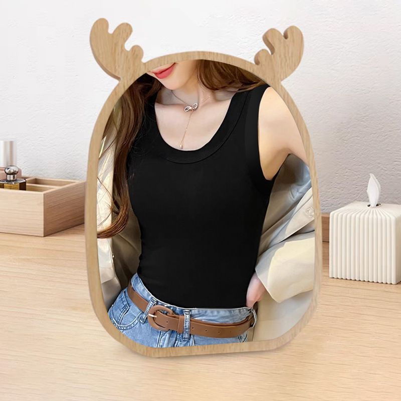 Maglione invernale con vita alta, fianchi avvolti, gonna corta a trapezio in lana scozzese autunno e inverno 2024 c_voghion.com