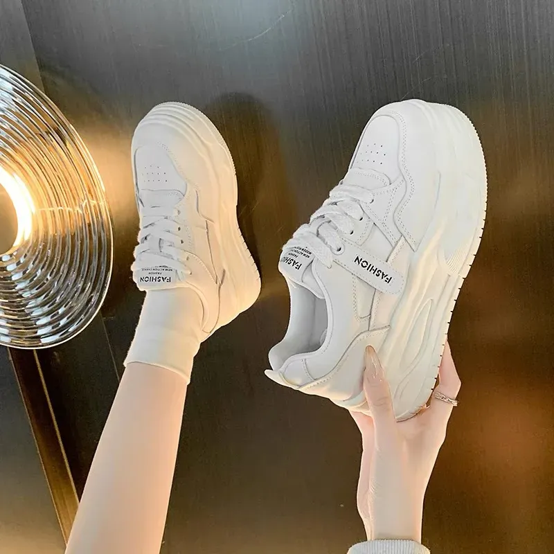 Student's Little White för kvinnor Vår och höst 2024 Ny koreansk utgåva Tjock sockerkaka Mångsidig Liten_voghion.com