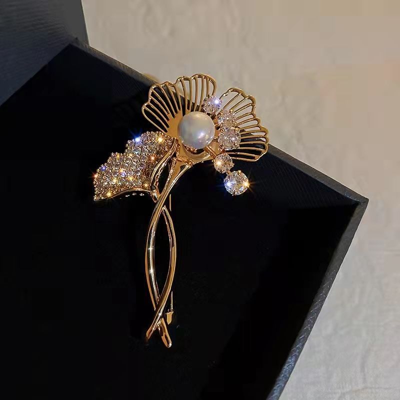 Temperament Fashion Pearl Ginkgo Biloba Brooch Fan Shaped Micro-inlaid Corsage Clothing Pin_voghion.com
