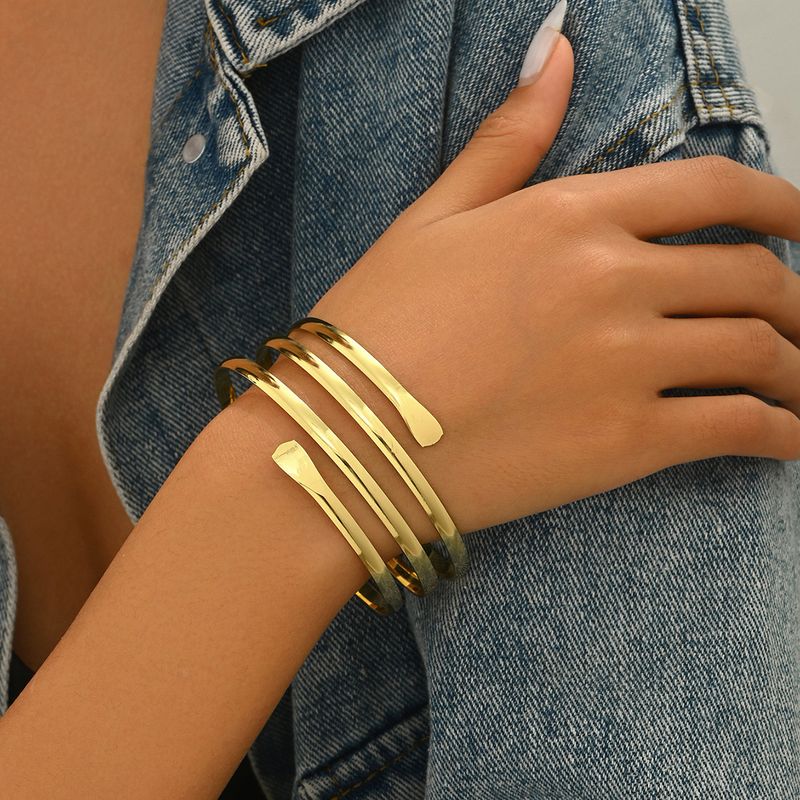Geometric Light Luxury Ladies Diamond Bracelet Personality Bracelet Niche Snake Multi Layer Ring Design Bracelet Female_voghion.com
