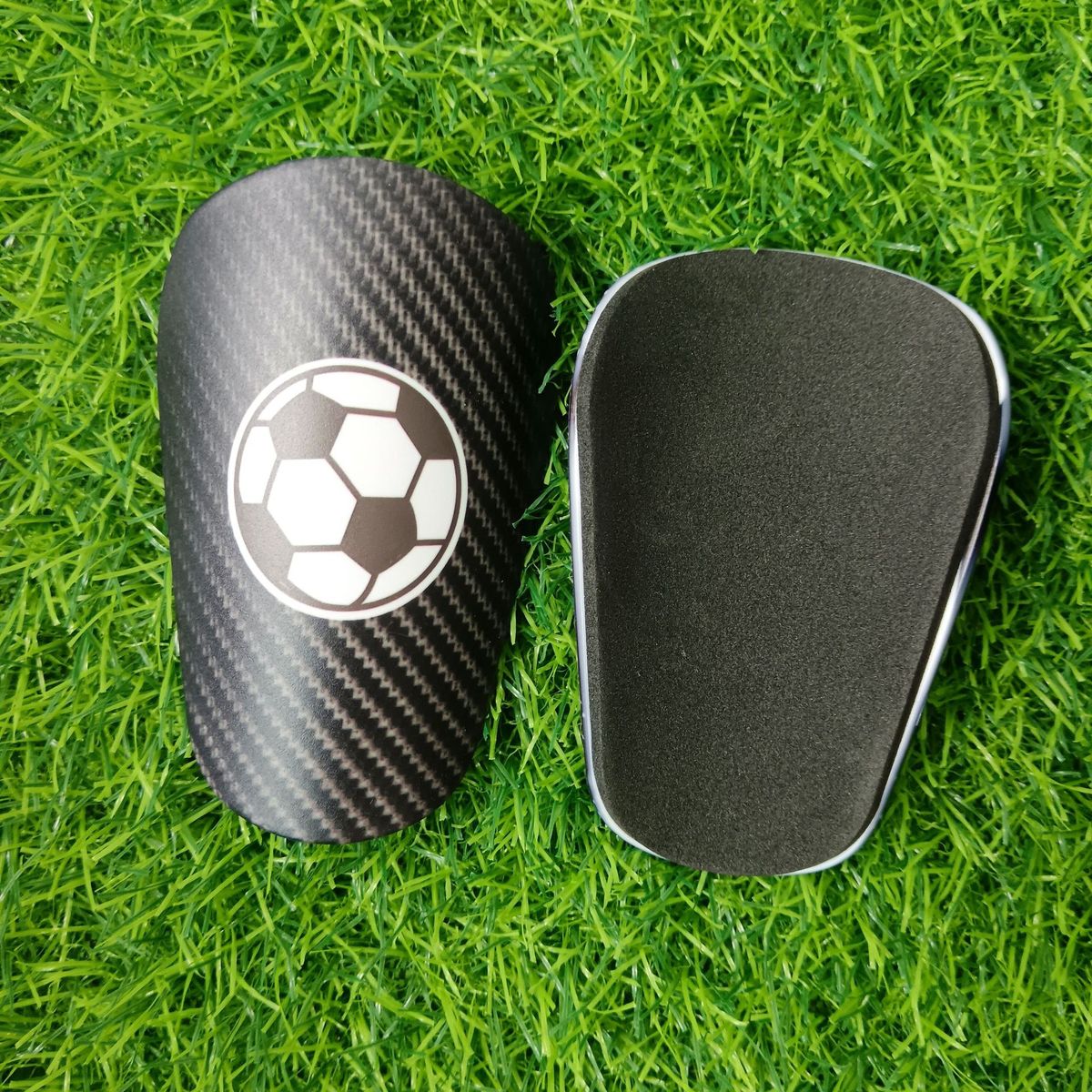 Mini-Schienbeinschoner für Kinder und Jugendliche – leichte Fußball-Schienbeinschoner mit verstellbaren Riemen, atmungsaktives Design für Training und Spiele_voghion.com