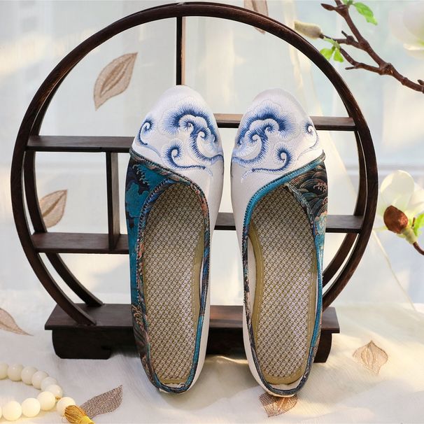 Damenschuhe Frühlings-Cheongsam im neuen Stil, spitze Tanzschuhe für Damen im Retro-Look, bedruckte alte Stoffschuhe_voghion.com