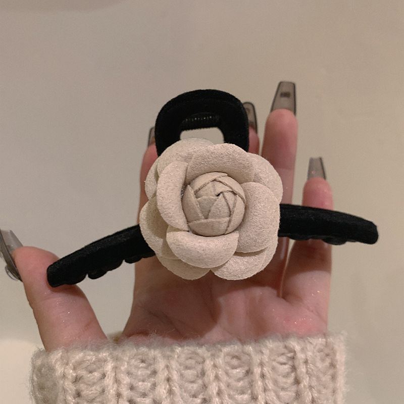 Camellia Grab Clip ~ Svart fløyel Retro Duftende Stil Tredimensjonal Luksuriøs Haiklips Fransk Hårnål_voghion.com