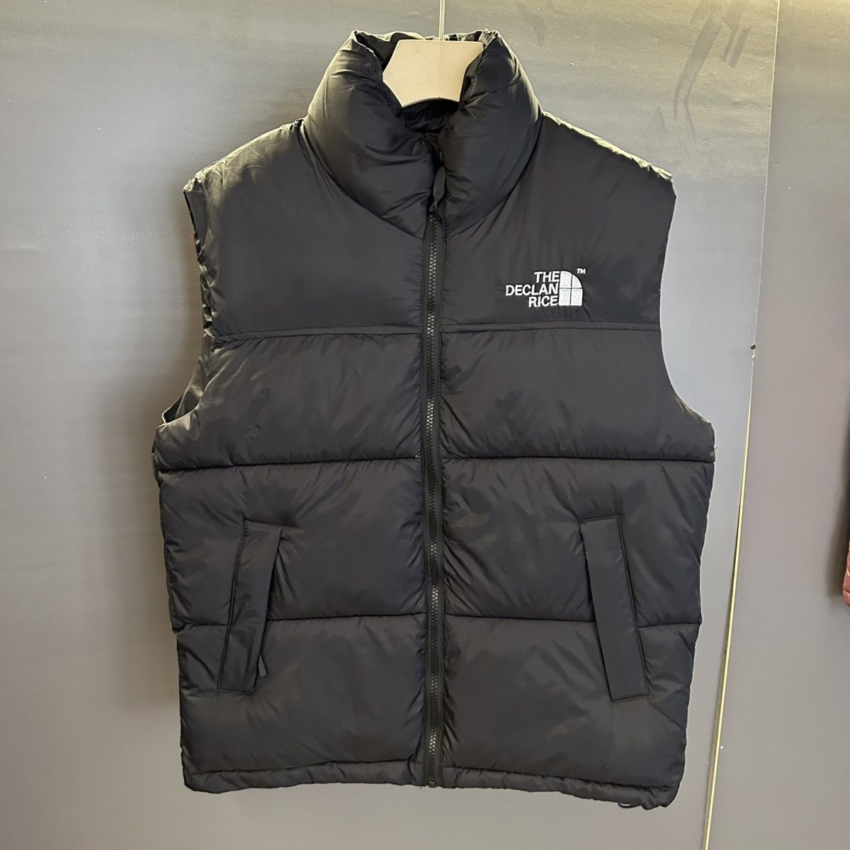 Classico gilet da uomo 2025, nuovo colletto rialzato, patchwork, invernale, ricamato, antivento, impermeabile, giacca in cotone di alta qualità_voghion.com