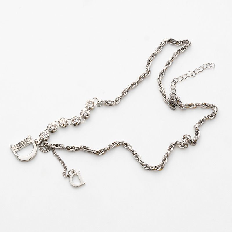 Ελαφρύ πολυτελές niche design niche print letter D chain long collar κοσμήματα για γυναικεία high-end αίσθηση διαδικτυακών διασημοτήτων ευέλικτα αξεσουάρ_voghion.com