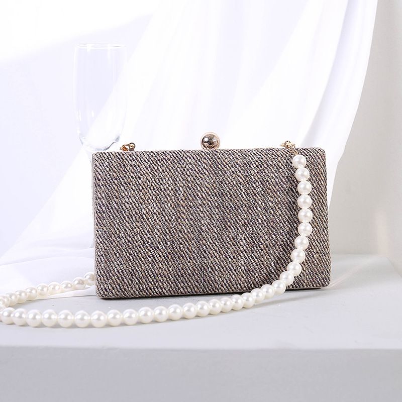 Elegante, handgefertigte Abendclutch mit Kettenriemen, geräumige quadratische Tasche für Galas und formelle Anlässe_voghion.com