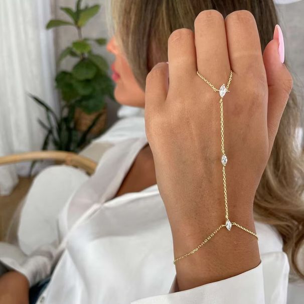 Braccialetto alla moda con personalità per donna, stile etnico, con dito in metallo e catena posteriore con strass_voghion.com