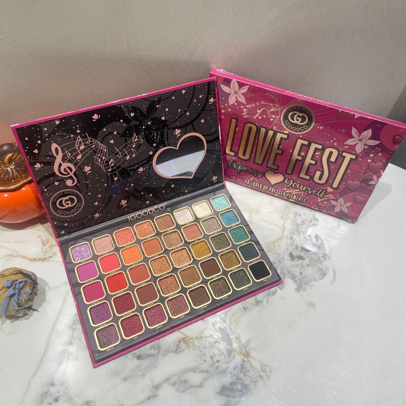 Paleta de sombras de ojos con diseño floral de 40 colores: maquillaje todo en uno mate y brillante (diseño atractivo, vegano y libre de crueldad animal, con espejo y pincel)_voghion.com