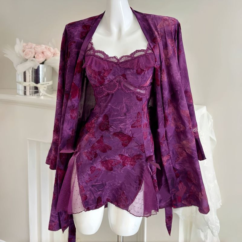 Large Size Erotic Lingerie With Purple Floral Suspender Nightgown, Deep V-design And Sexy Lace Decoration, Showing Off Charm-Strap+outer Robe-L_voghion.com