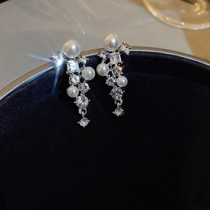 Orecchini eleganti alla moda con nappa a foglia intarsiata super lucida in argento per donna, design di nicchia, luce, lusso, fascia alta_voghion.com