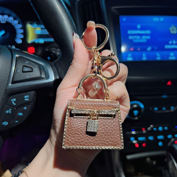 Portachiavi in pelle con modello di auto in lega, nuovo, semplice e creativo, decorazione per borsa, ciondolo per donna_voghion.com