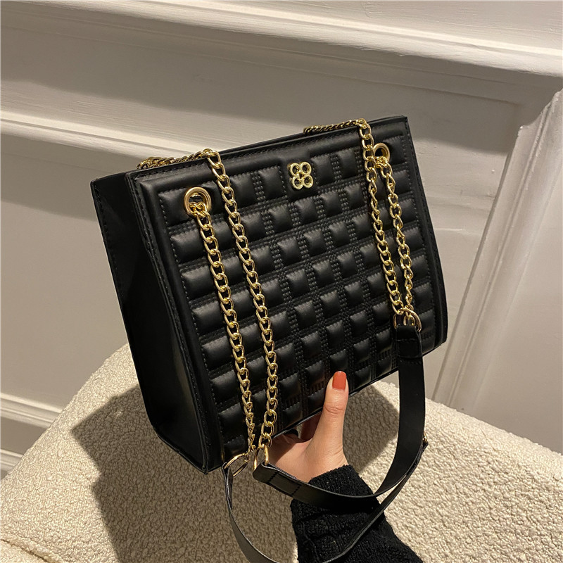 2023 New Hot Selling Network Red Small Bag Women's Fashion Simple Fabric Casual Chain Fashion One Shoulder Crossbody Bag_voghion.com
