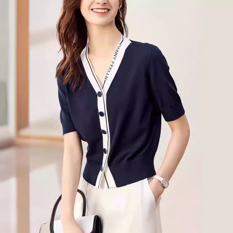 Eleganter und vielseitiger Basic-Stil modischer kontrastierender Buchstabenmuster V-Ausschnitt Strickpullover 2024 Sommer neu gerade_voghion.com